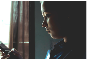 Teenage girl is seen in a dark room looking at her phone with an upset look on her face. Social media makes it easier for teenagers to witness real time news but does not help them deal with their mental health after hearing bad news. Therapy can be helpful for teenagers to process their emotions. In person and virtual therapy is offered at our therapy office in Los Angeles, CA. 91356 | 91301 | 91302
        teen's anxiety