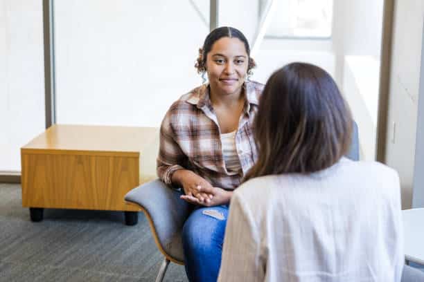 Person speaking with a therapist during a counseling session about obsessive thoughts and compulsive behaviors.